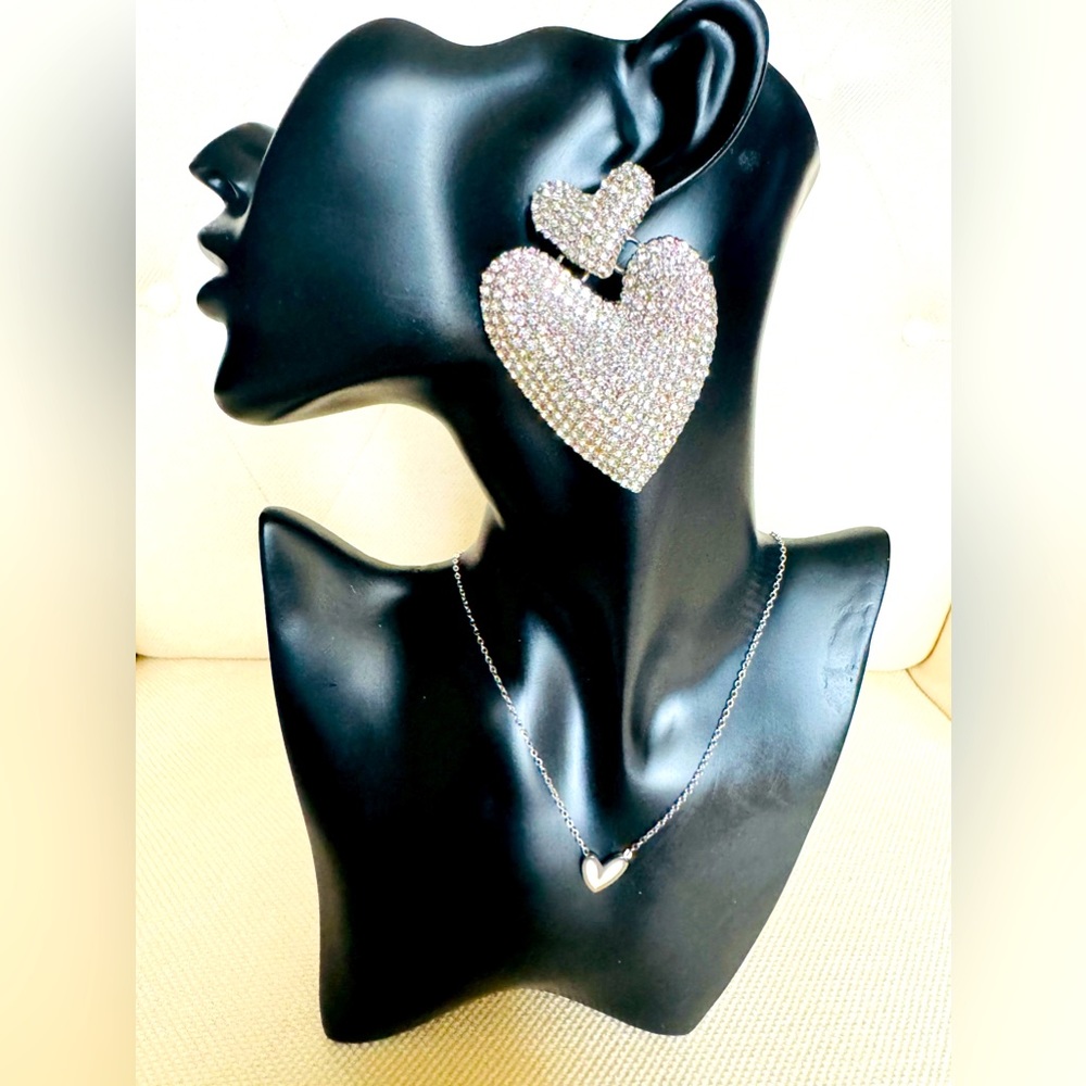 ✨BEAUTIFUL SILVER RHINESTONES HEART EARRINGS AND NECKLACE SET✨